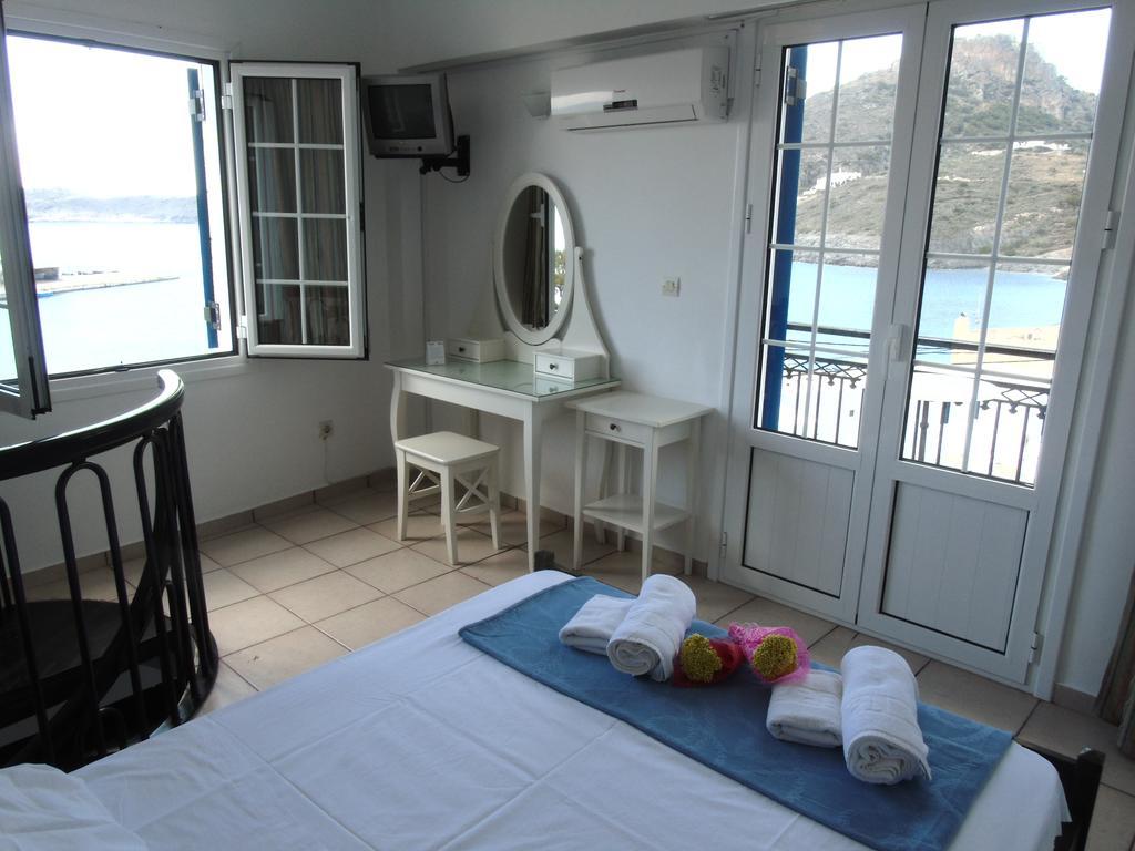 Mely Hotel Kapsálion エクステリア 写真