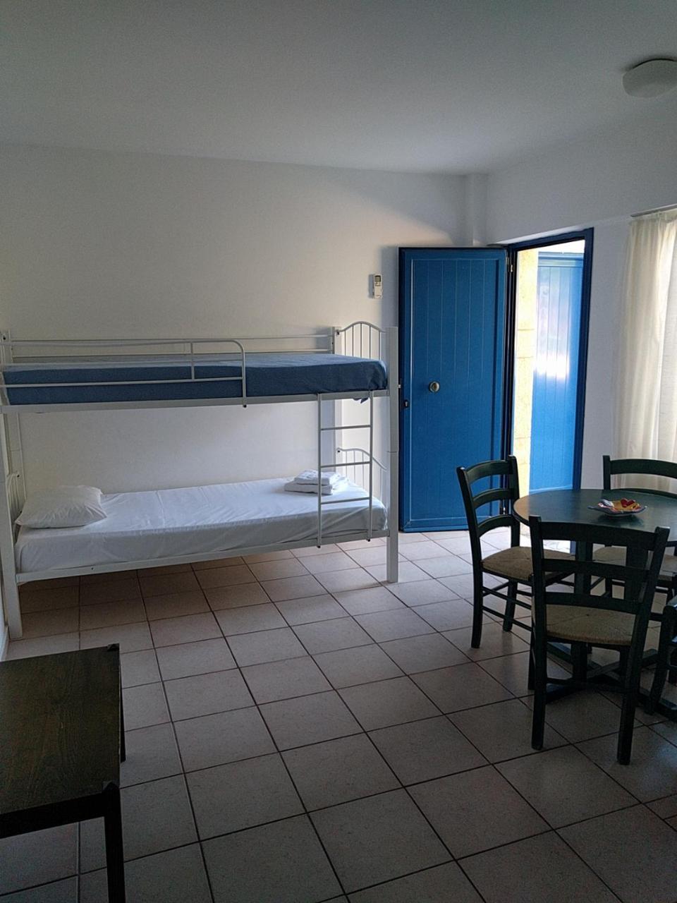 Mely Hotel Kapsálion エクステリア 写真