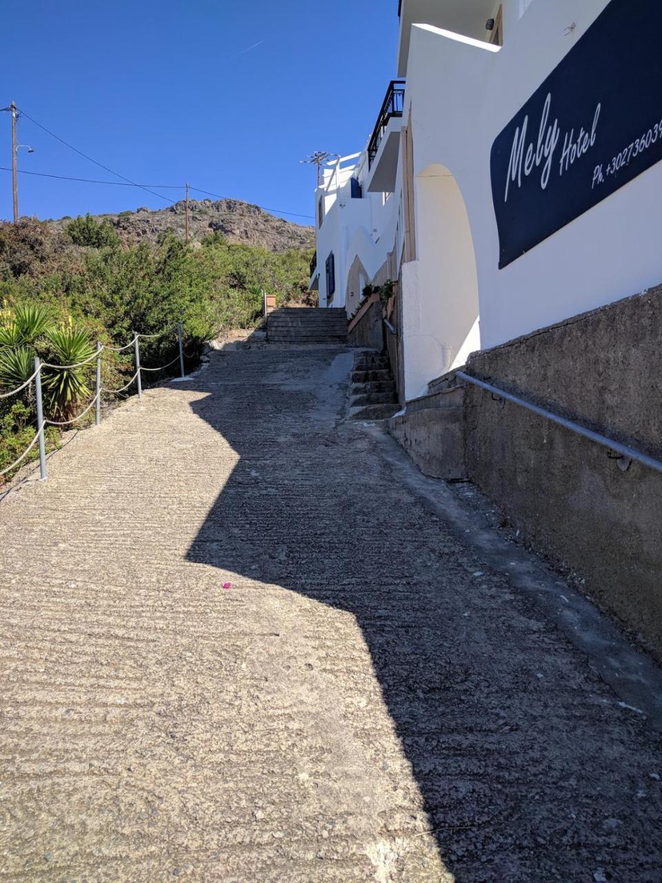 Mely Hotel Kapsálion エクステリア 写真