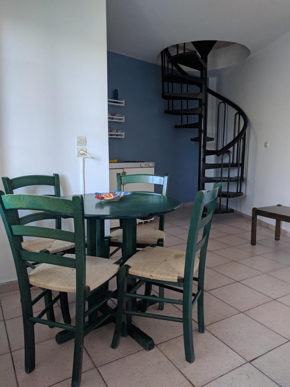 Mely Hotel Kapsálion エクステリア 写真